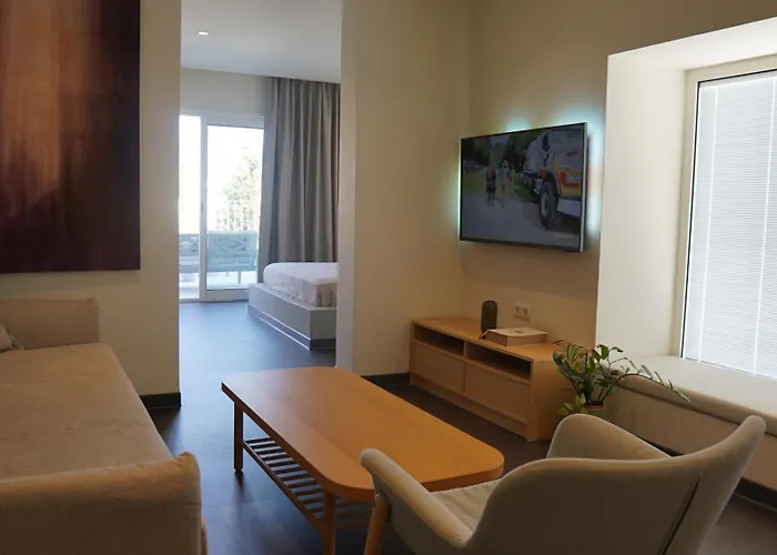 House Of 4* מרמריס