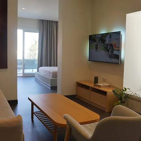 House Of 4* Μαρμαρίς