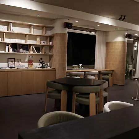 House Of Μαρμαρίς