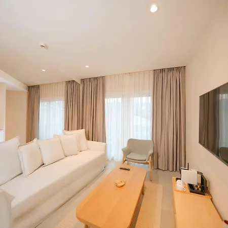 House Of 4* Μαρμαρίς